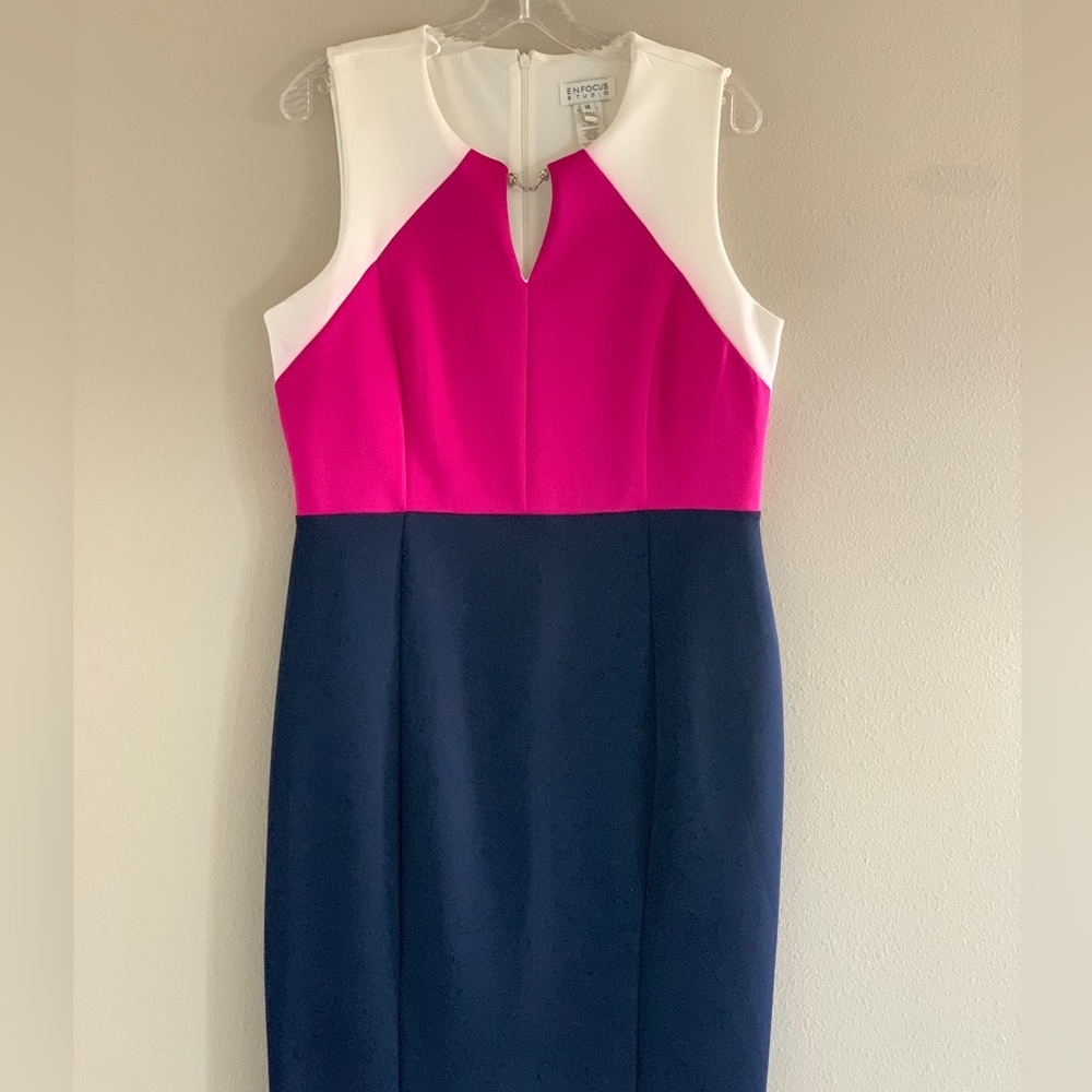 Enfocus Studio Fuchsia and White Dress with Chain Accent